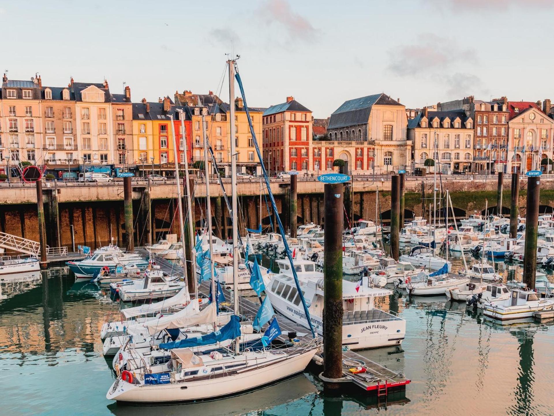 "Hinkley" Centre Ville Place De Parking Prive Dieppe Dış mekan fotoğraf